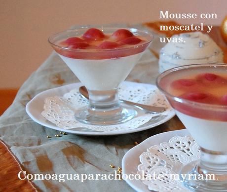 MOUSSE DE YOGURT CON MOSCATEL Y UVAS. MOUSSE DE YOGURT CON MOSCATEL Y UVAS.