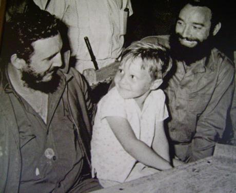 Fidel cenó con los trabajadores más explotados y olvidados en navidad Cena carbonera, Fidel con el niño Jesús Antonio Méndez