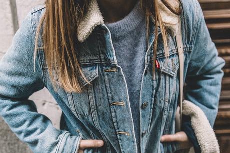 Mother_Jeans-Ripped_Jeans-Light_Blue_Sweater-Denim_Jacket-Levis-Outfit-Blue_Boots-Street_Style-70