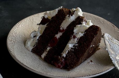 TARTA SELVA NEGRA - CHOCOLATE Y CEREZAS