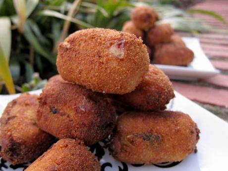 6 entrantes para una mesa de fiesta croquetas-de-champiñones-y-queso-azul-