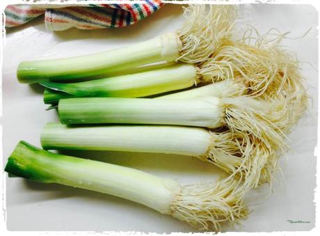 Puerros templados en vinagreta sobre crema Puerros. Ingredientes