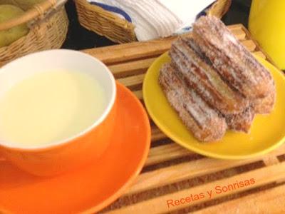 CHURROS RELLENOS DE CHOCOLATE CON CHOCOLATE BLANCO A LA TAZA