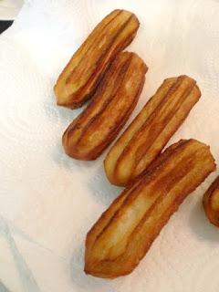 CHURROS RELLENOS DE CHOCOLATE CON CHOCOLATE BLANCO A LA TAZA