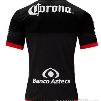 Atlas y Chivas estrenan tercer uniforme para 2016; ¿cuál quedó mejor?