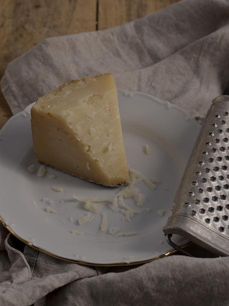 COLIFLOR GRATINADA CON ALMENDRAS Y QUESO CURADO COLIFLOR GRATINADA CON ALMENDRAS Y QUESO CURADO