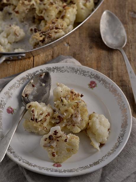 COLIFLOR GRATINADA CON ALMENDRAS Y QUESO CURADO COLIFLOR GRATINADA CON ALMENDRAS Y QUESO CURADO