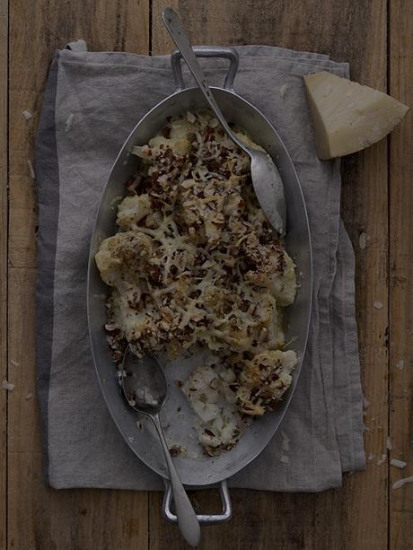 COLIFLOR GRATINADA CON ALMENDRAS Y QUESO CURADO COLIFLOR GRATINADA CON ALMENDRAS Y QUESO CURADO