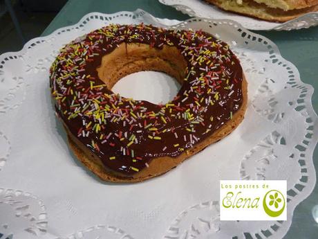 Roscón con chocolate y fideos de colores