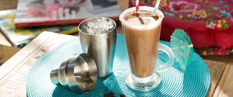Historias de madres e hijos y Capuccino frappé para refrescarse Historias de madres e hijos y Capuccino frappé para refrescarse