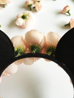 Como hacer una vincha con orejas de Minnie y flores Como hacer una vincha con orejas de Minnie y flores