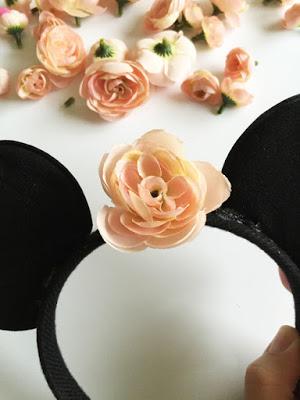 Como hacer una vincha con orejas de Minnie y flores Como hacer una vincha con orejas de Minnie y flores