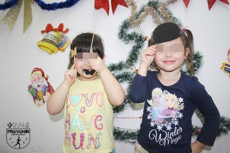 Photocall para decorar la Navidad lazos arbol navidad cintas niños manualidades