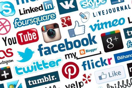 Comunícate a través de las redes sociales Comunícate a través de las redes sociales