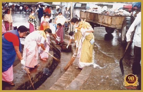 The Yoga of Selfless Service - 3rd Sevadal Conference, 16 Nov 1975 (inglés-español) The Yoga of Selfless Service - 3rd Sevadal Conference, 16 Nov 1975 (inglés-español)