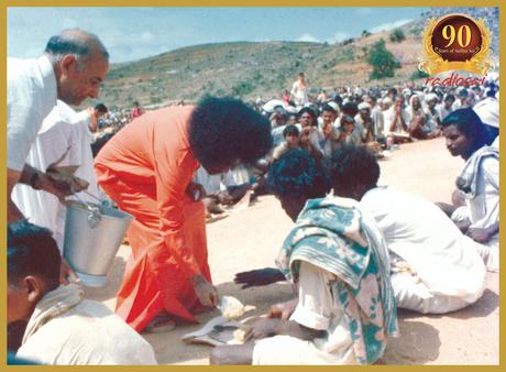 The Yoga of Selfless Service - 3rd Sevadal Conference, 16 Nov 1975 (inglés-español) The Yoga of Selfless Service - 3rd Sevadal Conference, 16 Nov 1975 (inglés-español)