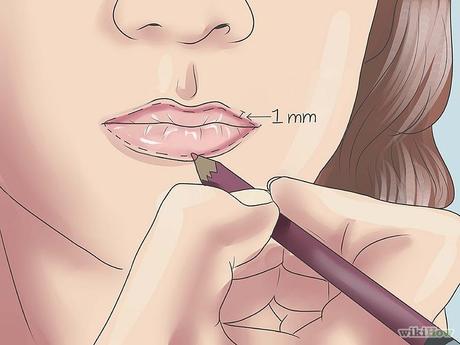 Imagen titulada Make Lips Look Smaller Step 3