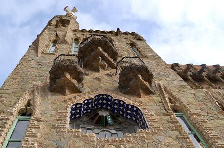 Los 20 mejores lugares para disfrutar de Barcelona en familia visitar Bellesguard Gaudi Barcelona con niños