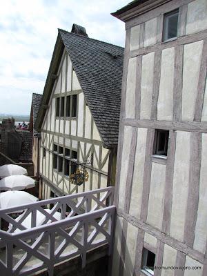 Mont Saint Michel; la abadía majestuosa Mont Saint Michel; la abadía majestuosa