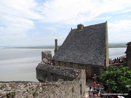 Mont Saint Michel; la abadía majestuosa Mont Saint Michel; la abadía majestuosa