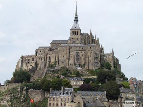 Mont Saint Michel; la abadía majestuosa Mont Saint Michel; la abadía majestuosa