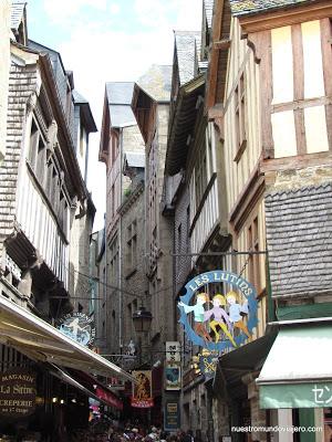 Mont Saint Michel; la abadía majestuosa Mont Saint Michel; la abadía majestuosa