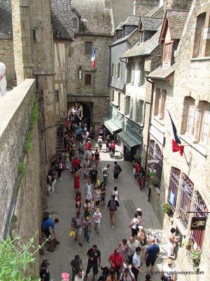 Mont Saint Michel; la abadía majestuosa Mont Saint Michel; la abadía majestuosa