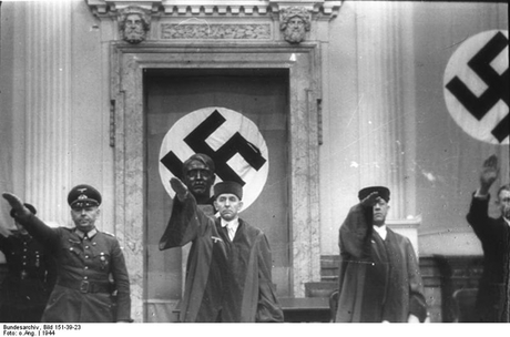 Solos en Berlín Los tribunales del Reich. Todo perfectamente legal.