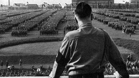 Solos en Berlín hitler_masas