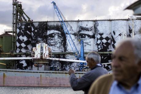 En Catania Vhils realiza el mural más grande del mundo 155033354-b4f324fa-06a0-4a08-ac5d-44aac8700dc8