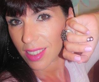 Falda rescatada (look, manicura y outfit)