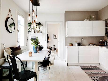 Apartamento estilo contemporáneo con los colores blanco y negro como base.