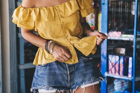 Thailand Thailand_Revolve_Clothing-Off_The_Shoulders_Top-Yellow_Shirt-Levis_Vintage-Backpack-Outfit-Street_Style-Beach_Loook-28