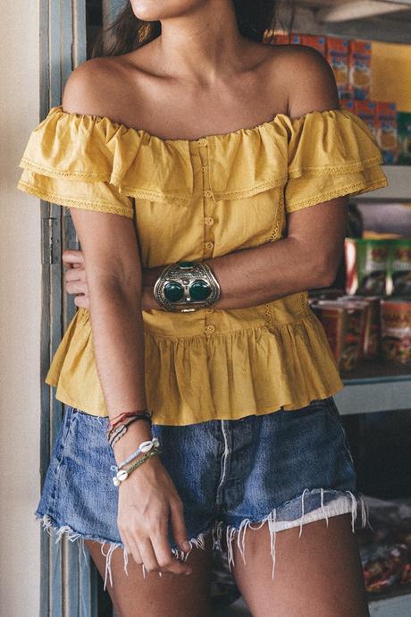 Thailand Thailand_Revolve_Clothing-Off_The_Shoulders_Top-Yellow_Shirt-Levis_Vintage-Backpack-Outfit-Street_Style-Beach_Loook-8