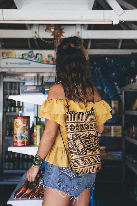 Thailand Thailand_Revolve_Clothing-Off_The_Shoulders_Top-Yellow_Shirt-Levis_Vintage-Backpack-Outfit-Street_Style-Beach_Loook-18