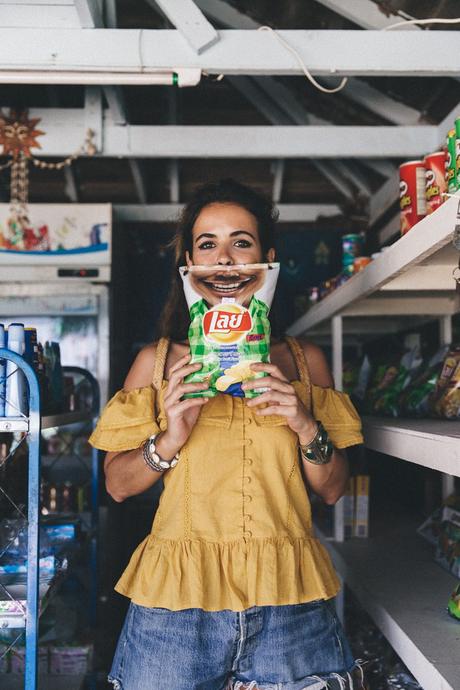 Thailand Thailand_Revolve_Clothing-Off_The_Shoulders_Top-Yellow_Shirt-Levis_Vintage-Backpack-Outfit-Street_Style-Beach_Loook-5