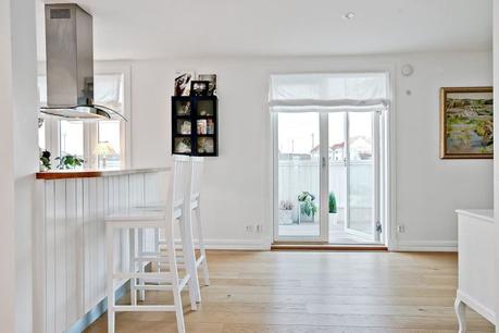 madera blanca estilo nórdico escandinavo estilo nórdico costero estilo limpio y ordenado estilo hamptons decoración interiores decoración en blanco decoración con textiles y texturas casas nórdicas junto al mar madera blanca estilo nórdico escandinavo estilo nórdico costero estilo limpio y ordenado estilo hamptons decoración interiores decoración en blanco decoración con textiles y texturas casas nórdicas junto al mar