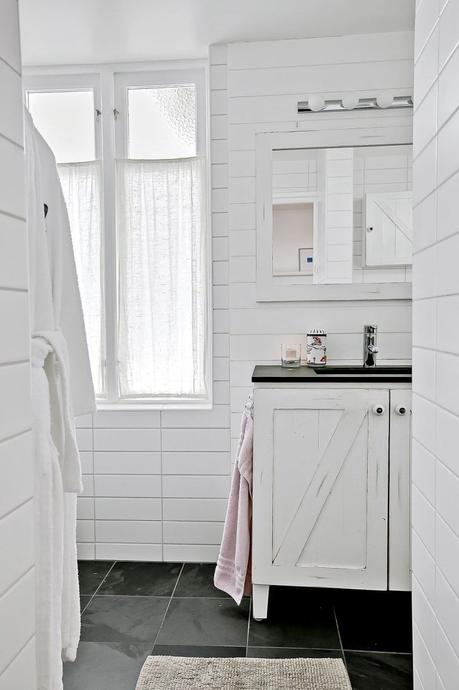 madera blanca estilo nórdico escandinavo estilo nórdico costero estilo limpio y ordenado estilo hamptons decoración interiores decoración en blanco decoración con textiles y texturas casas nórdicas junto al mar madera blanca estilo nórdico escandinavo estilo nórdico costero estilo limpio y ordenado estilo hamptons decoración interiores decoración en blanco decoración con textiles y texturas casas nórdicas junto al mar