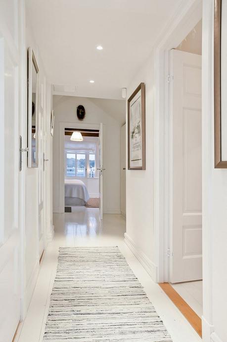 madera blanca estilo nórdico escandinavo estilo nórdico costero estilo limpio y ordenado estilo hamptons decoración interiores decoración en blanco decoración con textiles y texturas casas nórdicas junto al mar madera blanca estilo nórdico escandinavo estilo nórdico costero estilo limpio y ordenado estilo hamptons decoración interiores decoración en blanco decoración con textiles y texturas casas nórdicas junto al mar