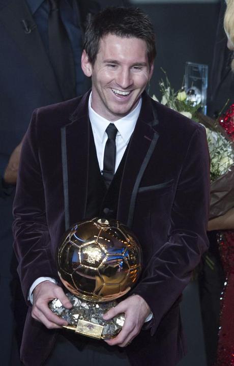 Gala de entrega del Balón de Oro 2011. Leo Messi recoge el trofeo al mejor futbolista del año.