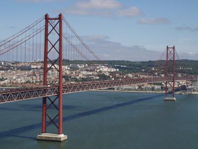 Puente 25 de Abril