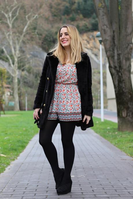 Outfit con mono de flores en invierno Outfit con mono de flores en invierno