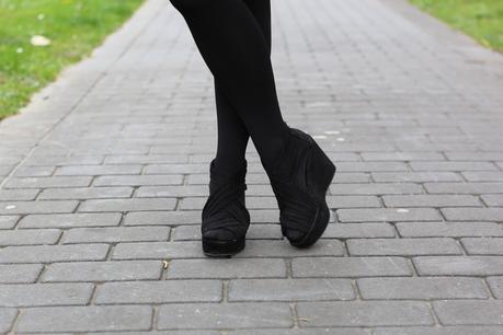 Outfit con mono de flores en invierno Outfit con mono de flores en invierno