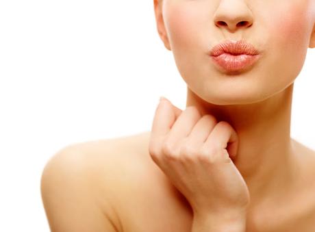 TIPS PARA QUE TUS LABIOS PERMANEZCAN INTACTOS.