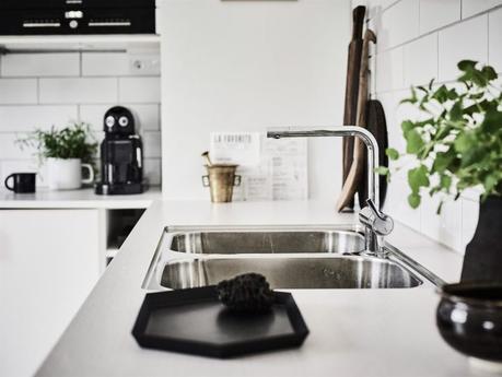 ventanas nórdicas repisa alfeizar ventana plantas portavelas decoración estilo nórdico escandinavo espacio almacenaje exposición decoración pisos pequeños cocina nórdica blog decoración nórdica Baldas bajo las ventanas ventanas nórdicas repisa alfeizar ventana plantas portavelas decoración estilo nórdico escandinavo espacio almacenaje exposición decoración pisos pequeños cocina nórdica blog decoración nórdica Baldas bajo las ventanas