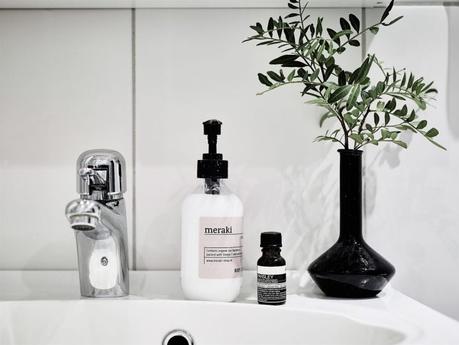 ventanas nórdicas repisa alfeizar ventana plantas portavelas decoración estilo nórdico escandinavo espacio almacenaje exposición decoración pisos pequeños cocina nórdica blog decoración nórdica Baldas bajo las ventanas ventanas nórdicas repisa alfeizar ventana plantas portavelas decoración estilo nórdico escandinavo espacio almacenaje exposición decoración pisos pequeños cocina nórdica blog decoración nórdica Baldas bajo las ventanas