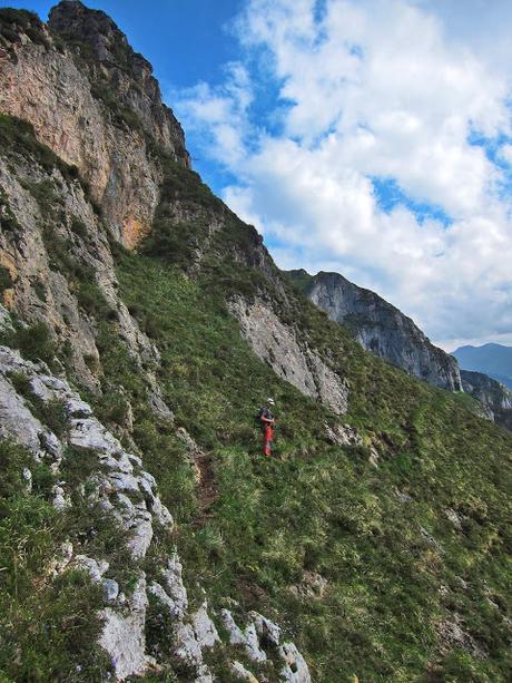 LA FORCADA Y CUETO MAR POR LA SENDA LA CRUZ