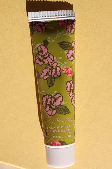 BIRCHBOX ENERO CON MODERNA DE PUEBLO BIRCHBOX ENERO CON MODERNA DE PUEBLO