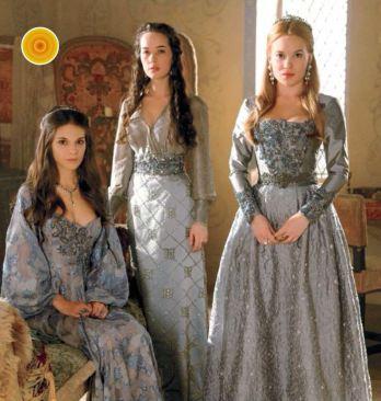 bb4bc4d8088d157df5a31ef0d19c99c1 Series: Versailles y Reign