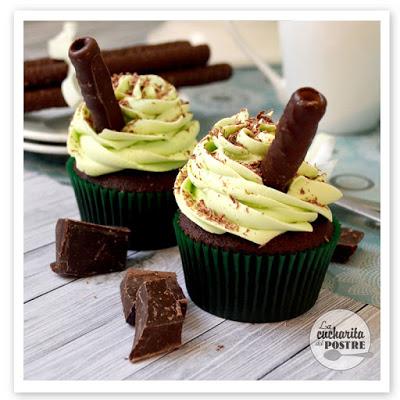 CUPCAKES DE MENTA Y CHOCOLATE / MINT AND CHOCOLATE CUPCAKES CUPCAKES DE MENTA Y CHOCOLATE / MINT AND CHOCOLATE CUPCAKES